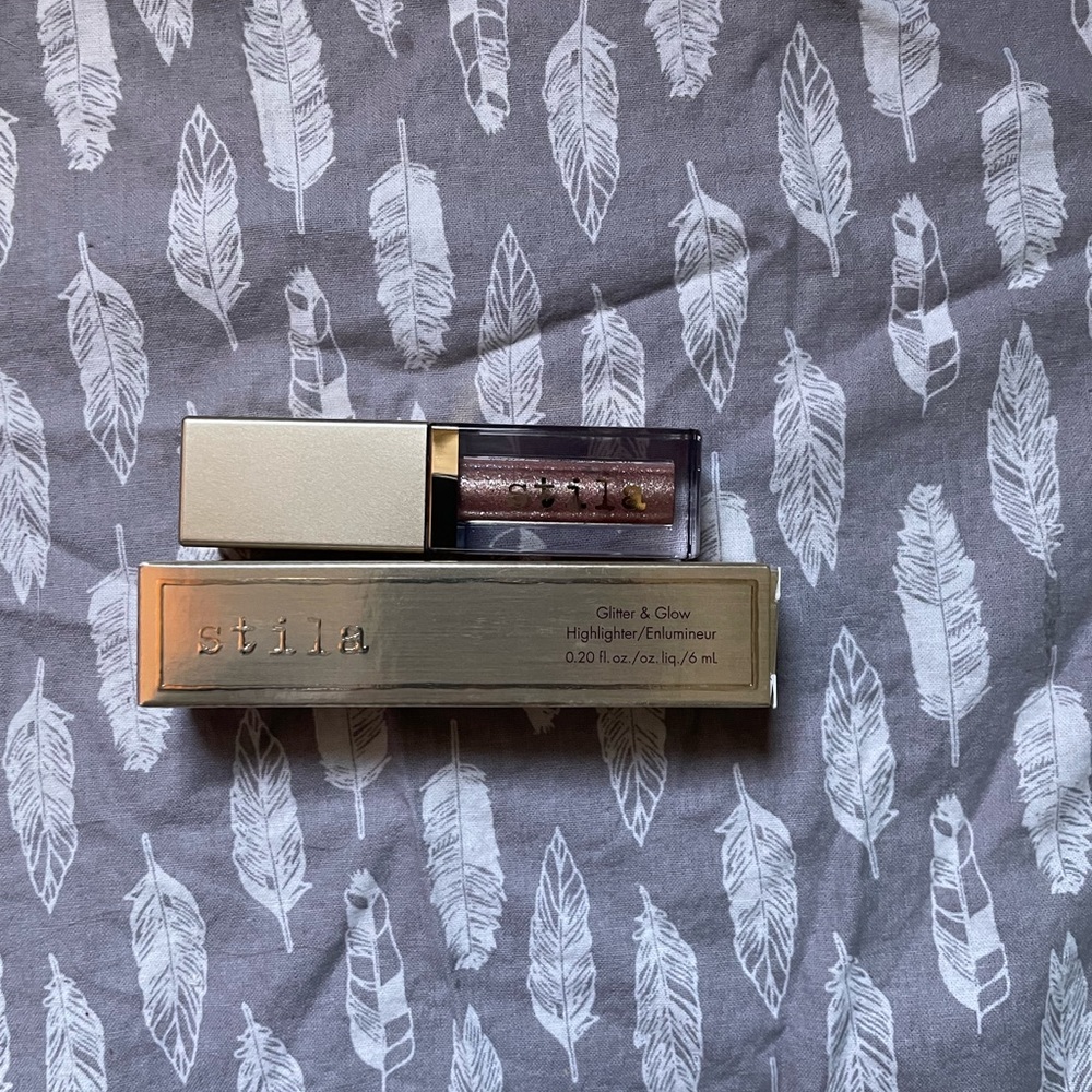 Stila Glitter and Glow Highlighter in Kitten